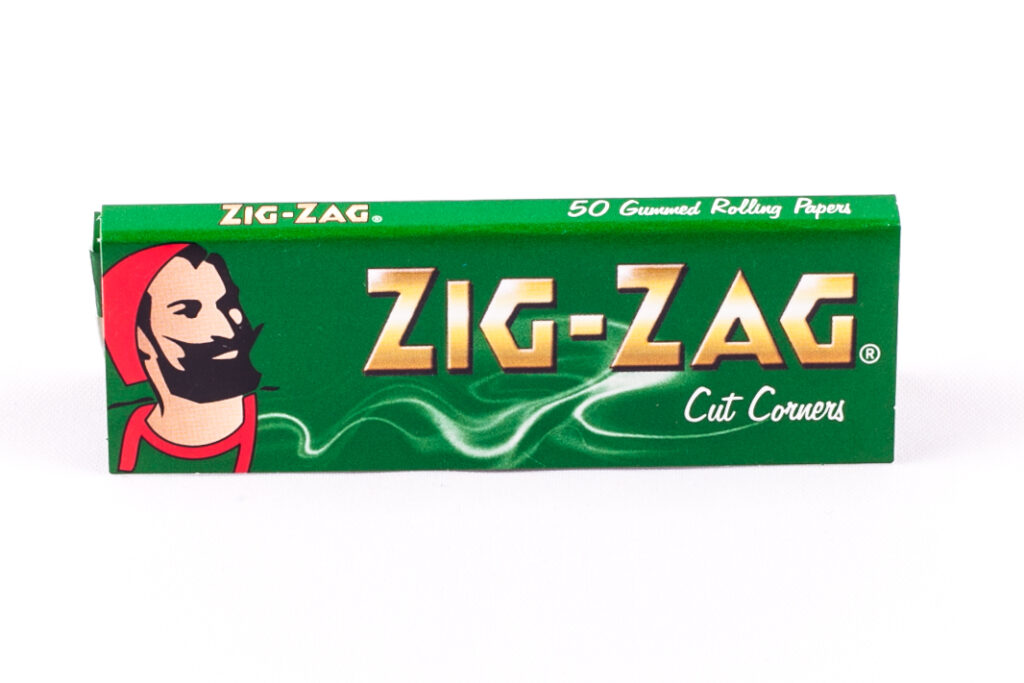 Zig Zag Cut Corners Green Rolling Papers | Tobacco Specialists